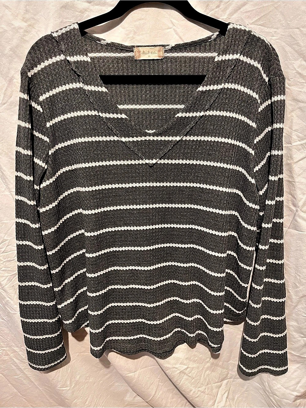 Altar’d States Knit Sweater in Gray & White XL Like New